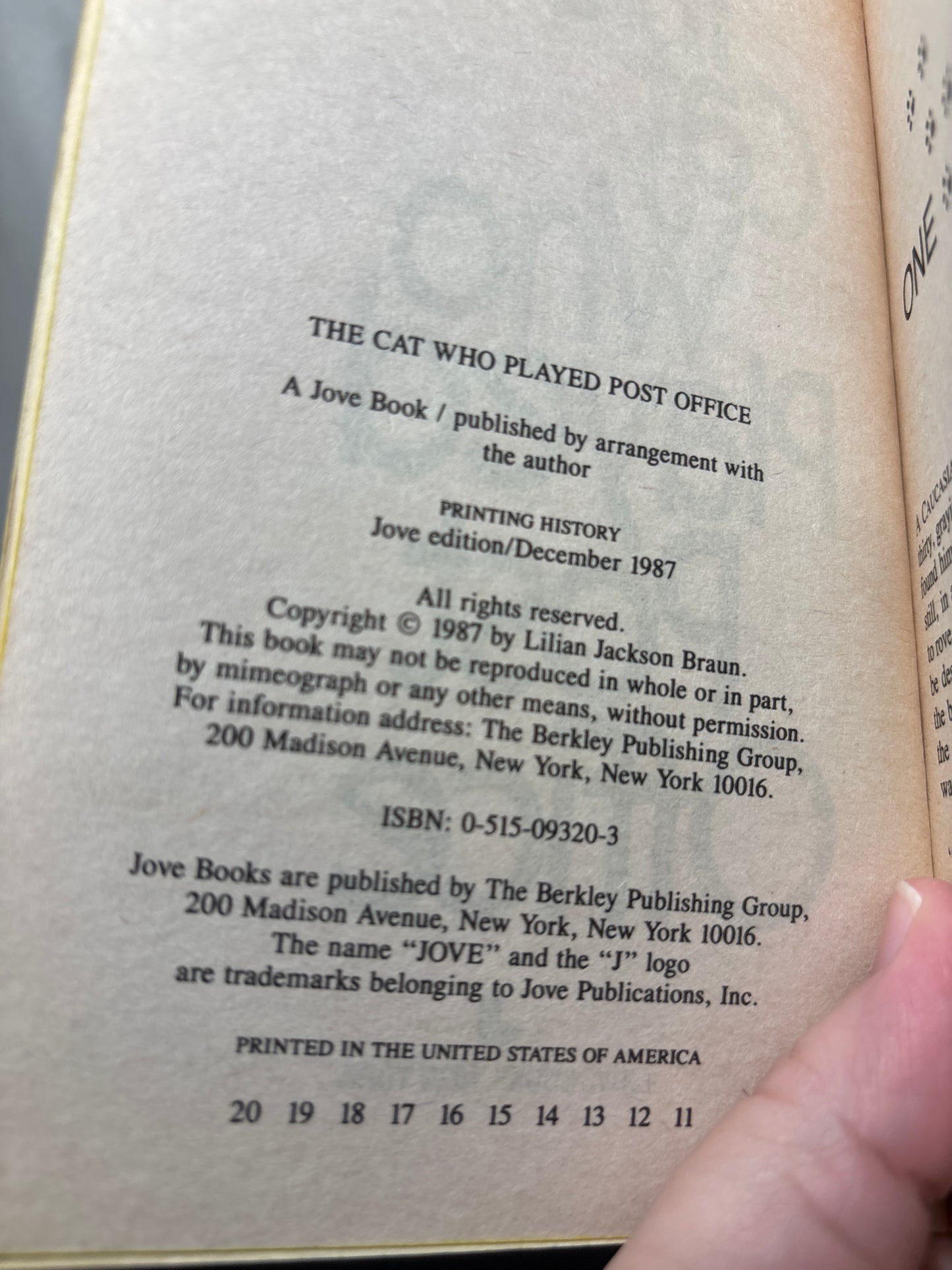 The Cat Who Played Post Office by Lilian Jackson Braun (The Cat Who... #6) | Cozy Cat Mystery