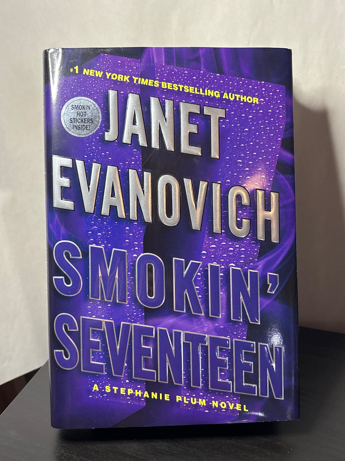 Smokin' Seventeen by Janet Evanovich (Stephanie Plum #17) | Humorous Mystery
