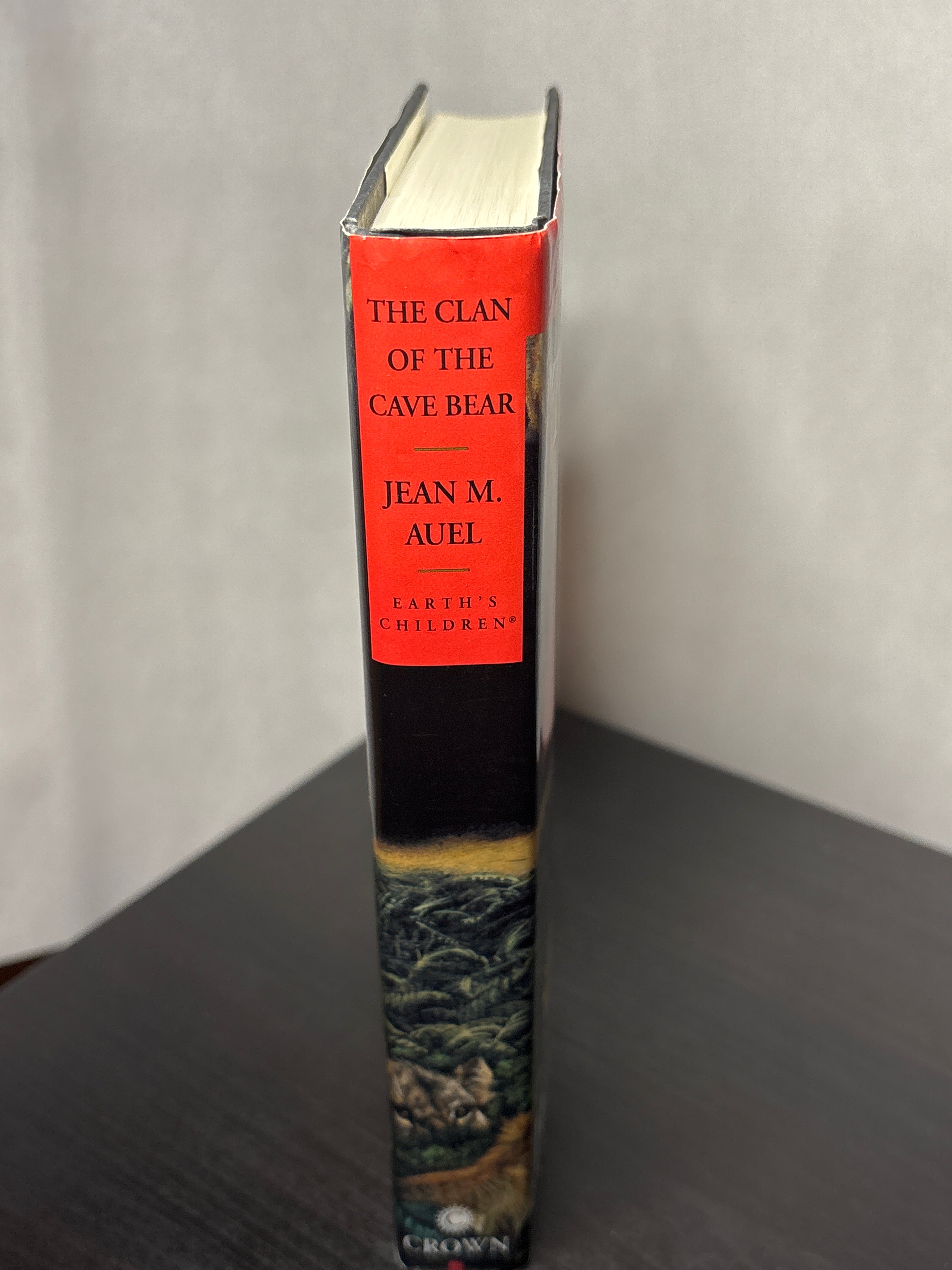 The Clan of the Cave Bear by Jean M. Auel (Earth's Children #1)