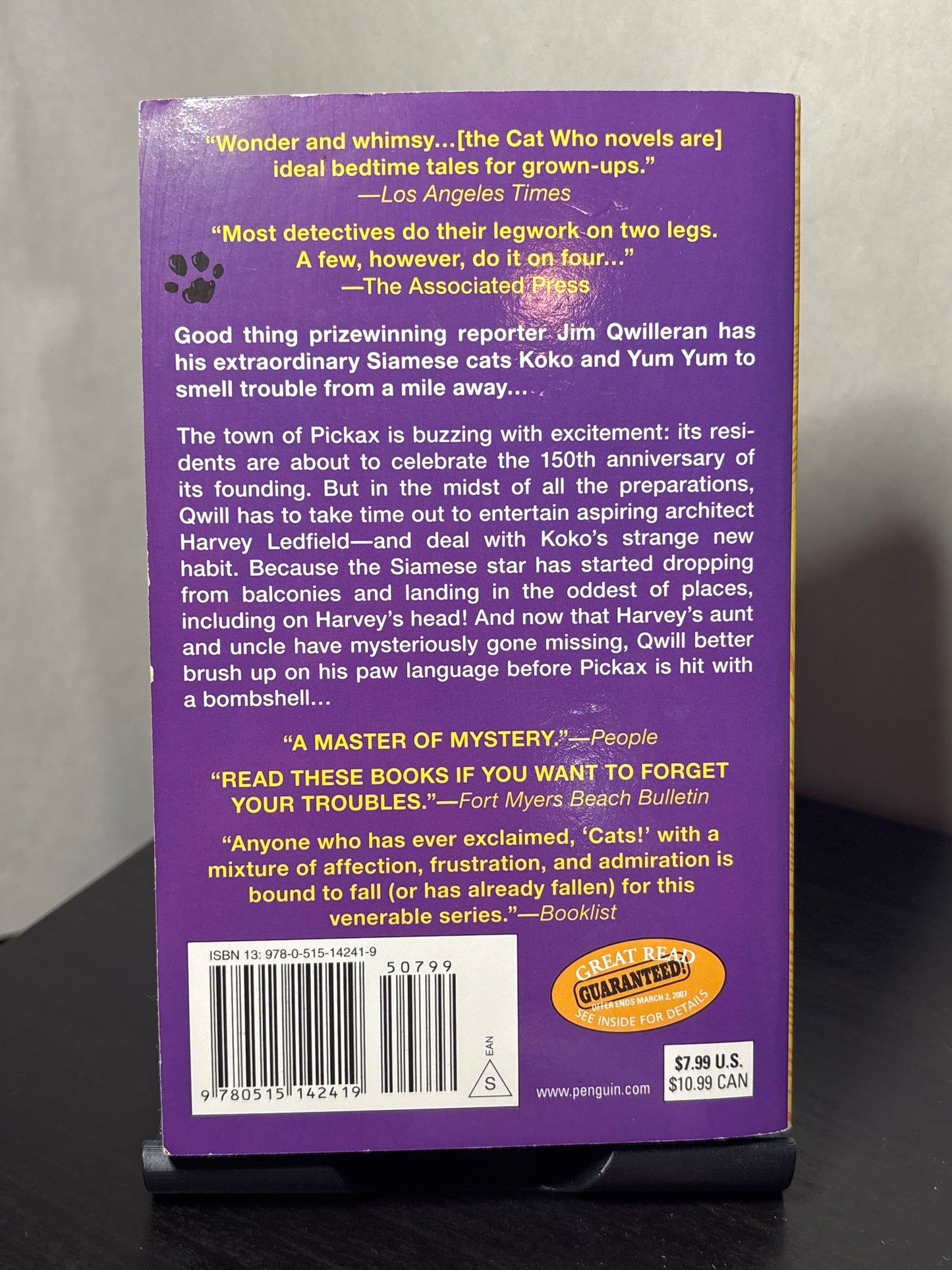The Cat Who Dropped a Bombshell by Lilian Jackson Braun (The Cat Who... #28) | Cozy Cat Mystery