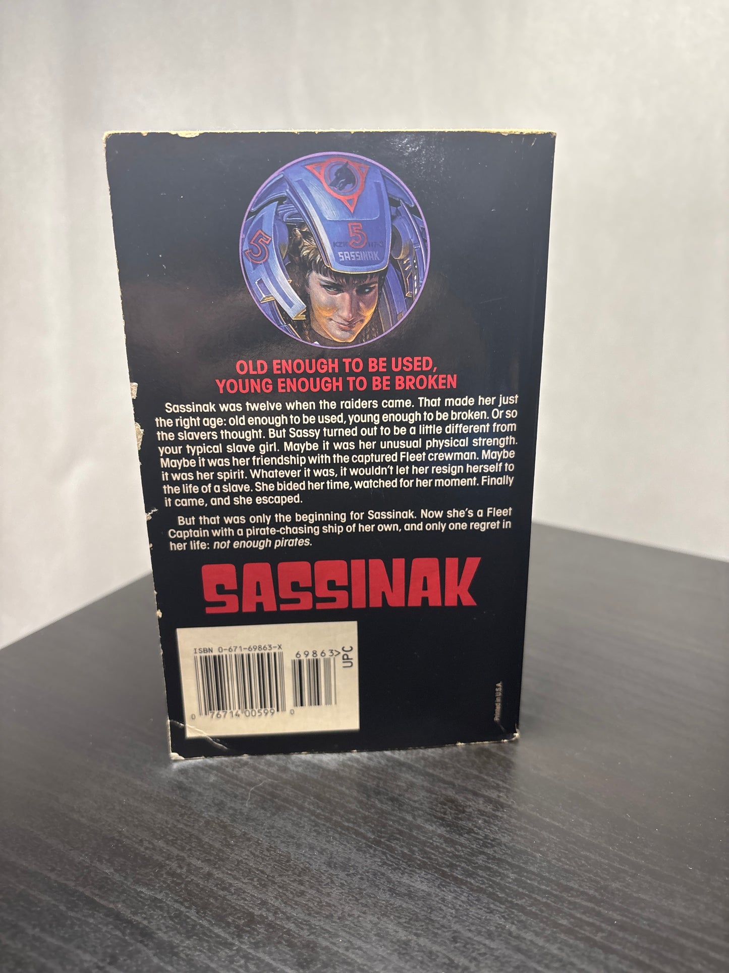 Sassinak by Anne McCaffrey, Elizabeth Moon ( Planet Pirates #1)