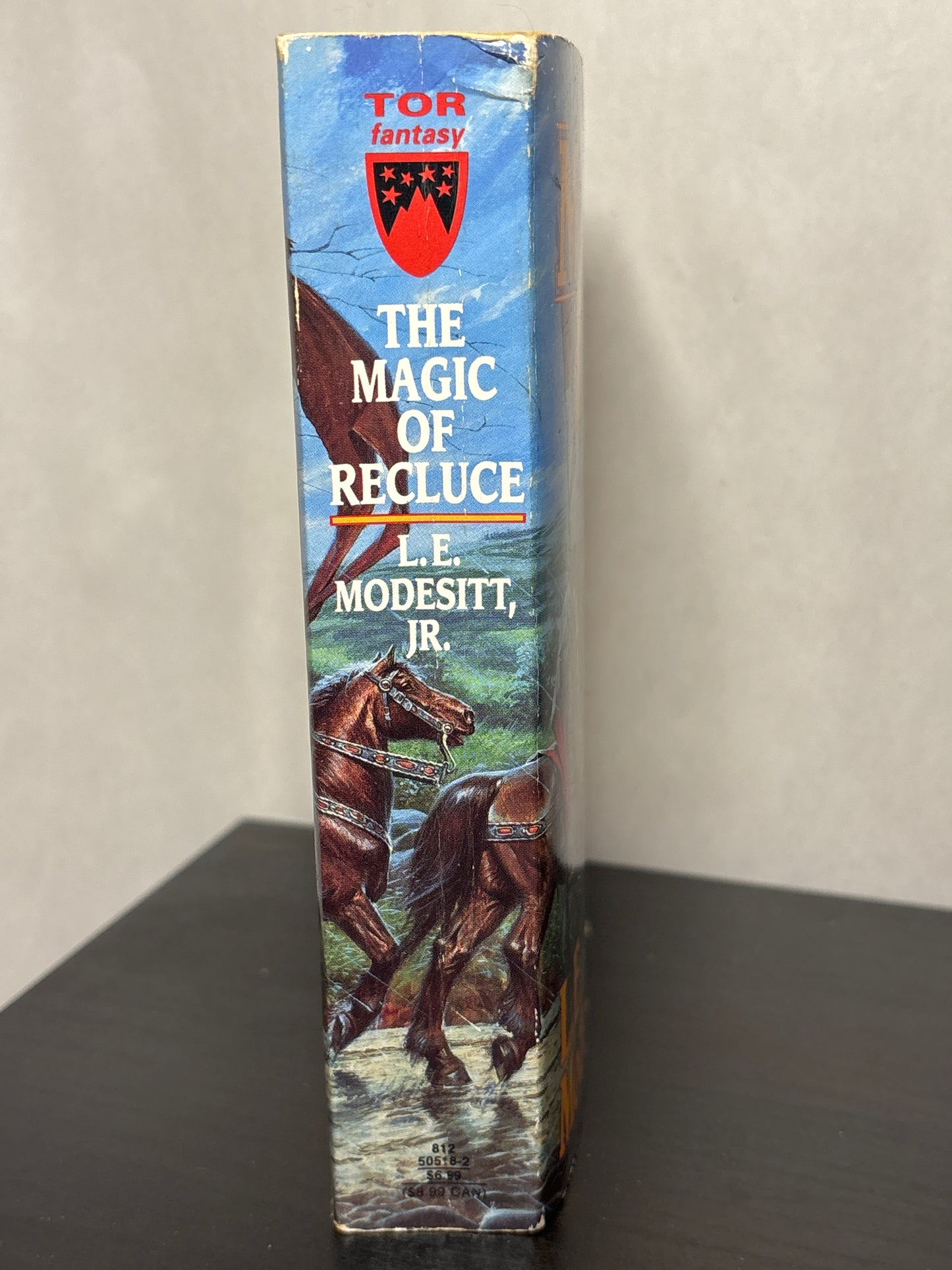 The Magic of Recluce by L. E. Modesitt Jr (The Saga of Recluse #1) | Vintage Epic Fantasy