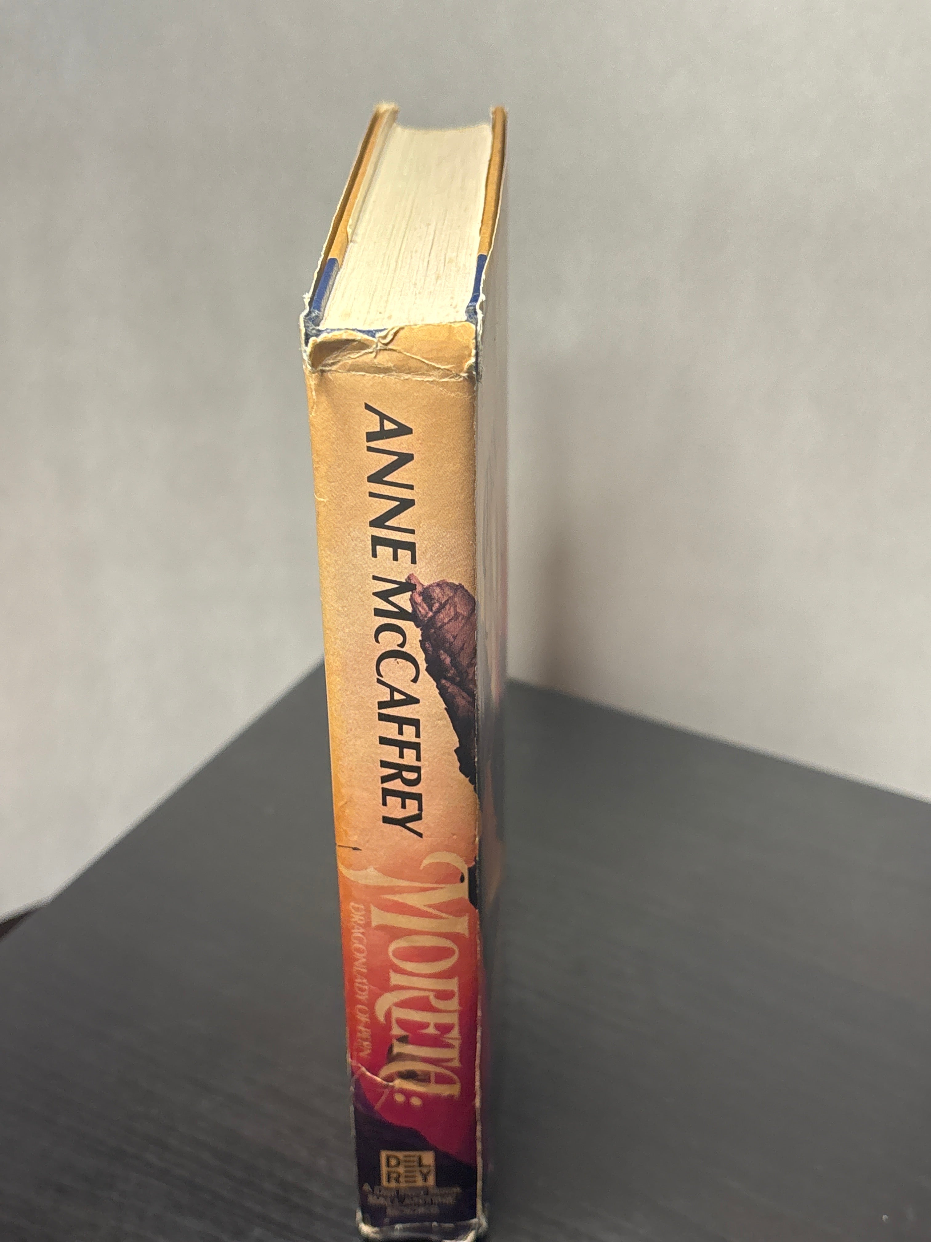 Moreta: Dragonlady of Pern (Pern #7)