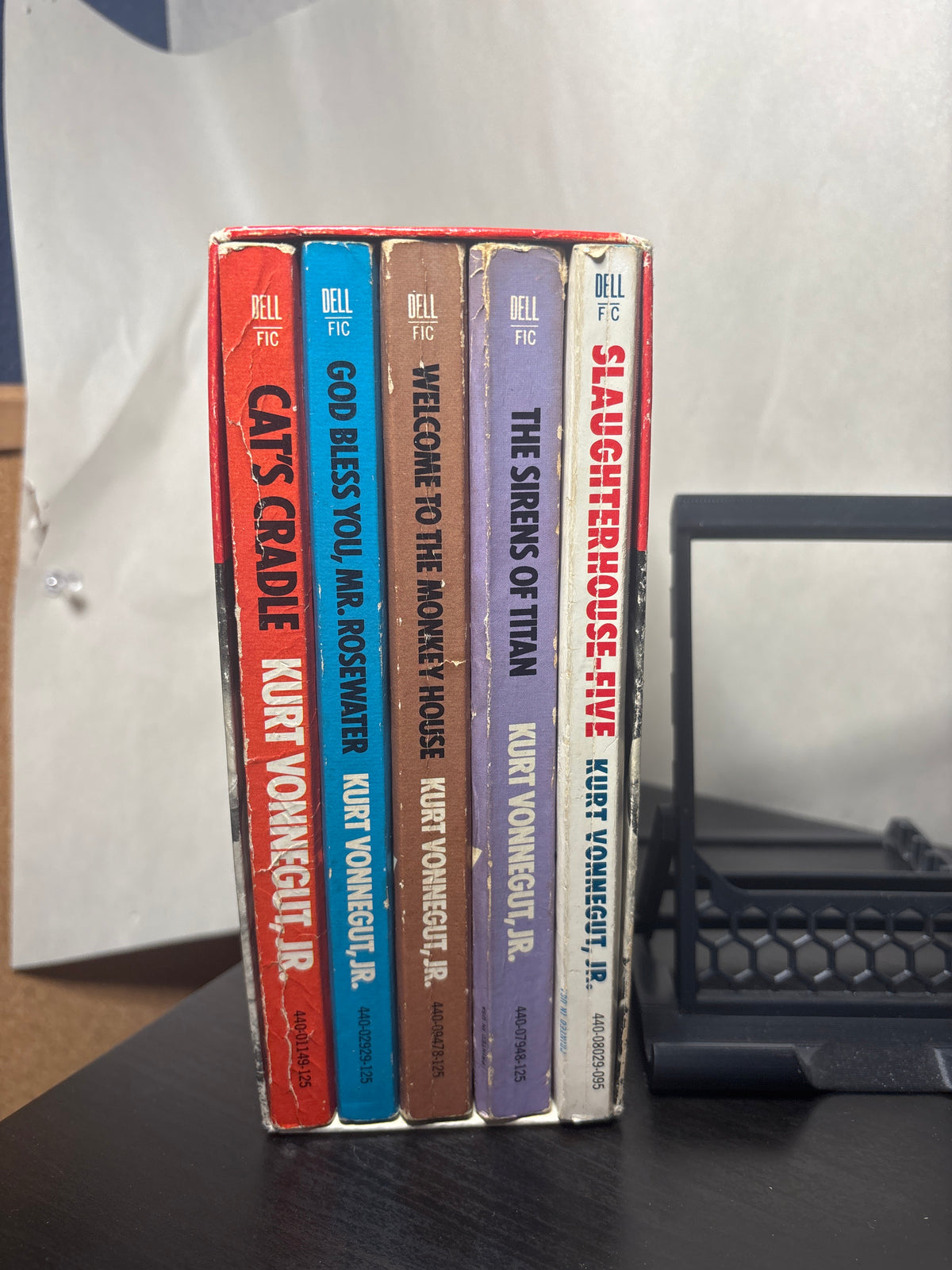 5 by Kurt Vonnegut Jr box set (Cat's Cradle, Slaughterhouse-Five, God Bless You, Mr. Rosewater, Welcome to the Monkey House, The Sirens of Titan)