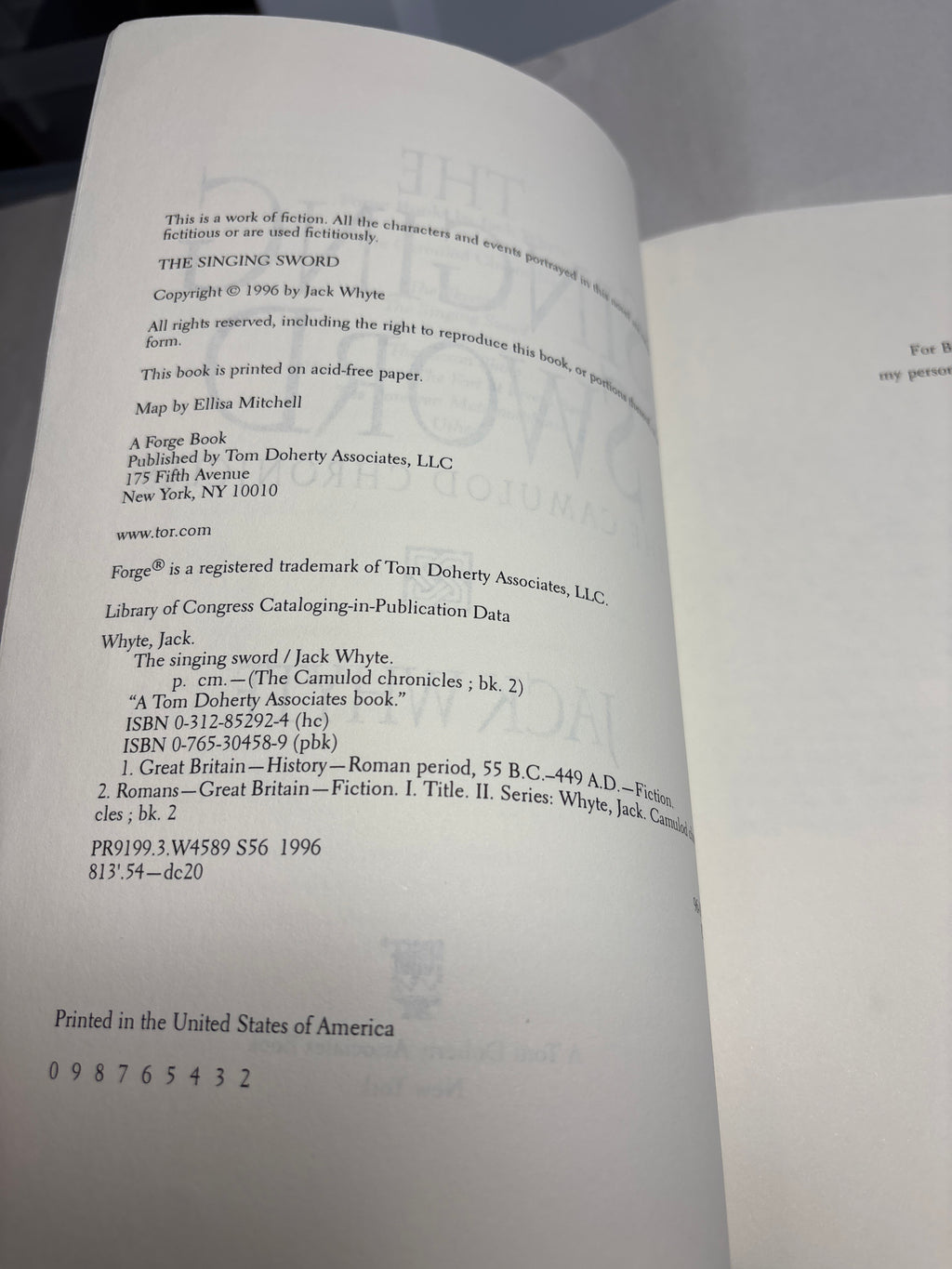 The Singing Sword by Jack Whyte (Arthur the Legend #2)