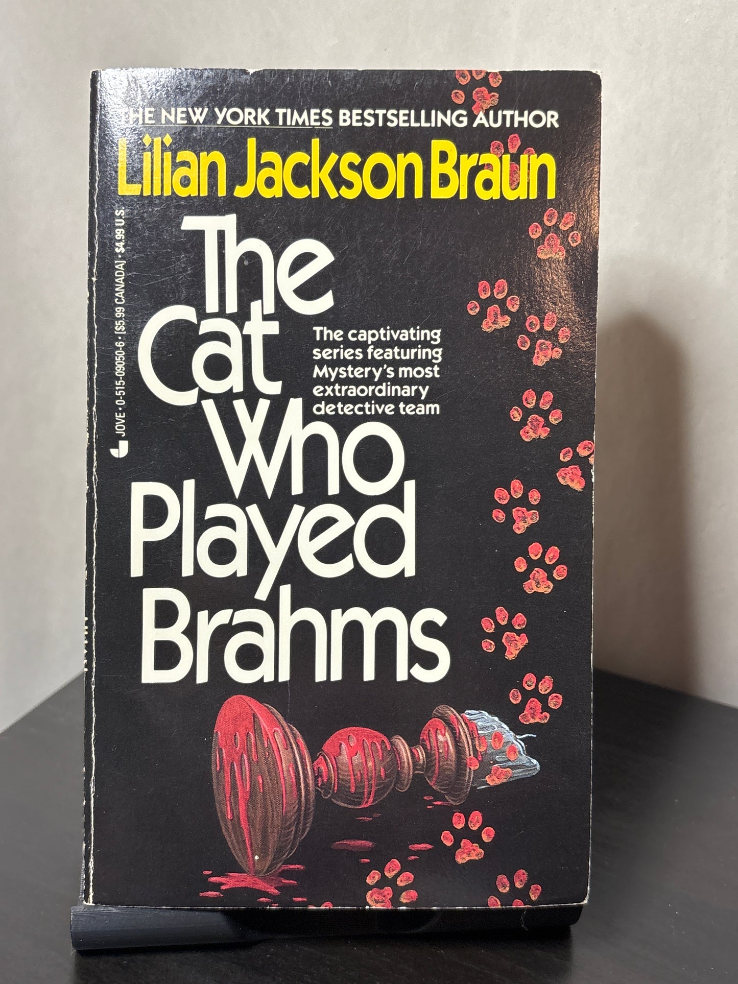 The Cat Who Played Brahms by Lilian Jackson Braun (The Cat Who... #5) | Cozy Cat Mystery