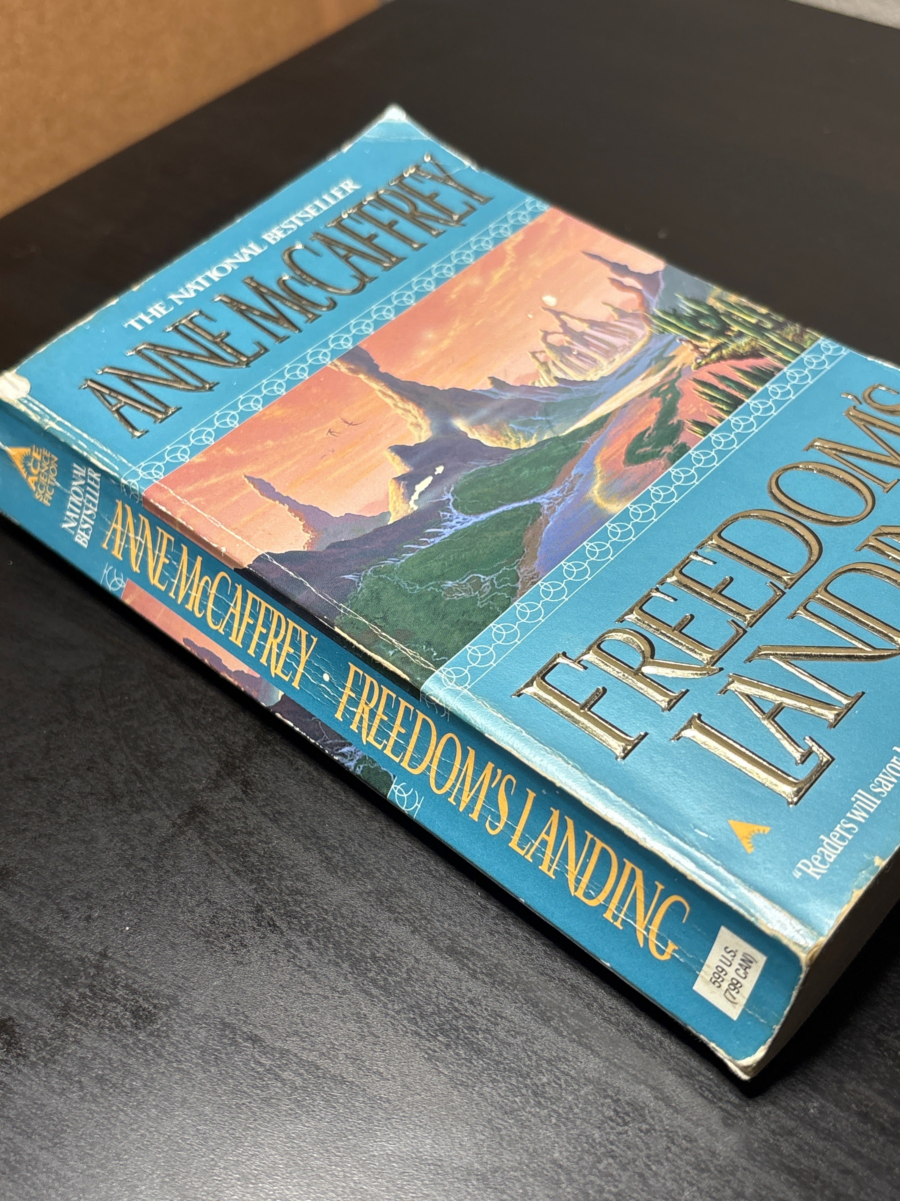 Freedom's Landing by Anne MCCaffrey (Catteni #1)