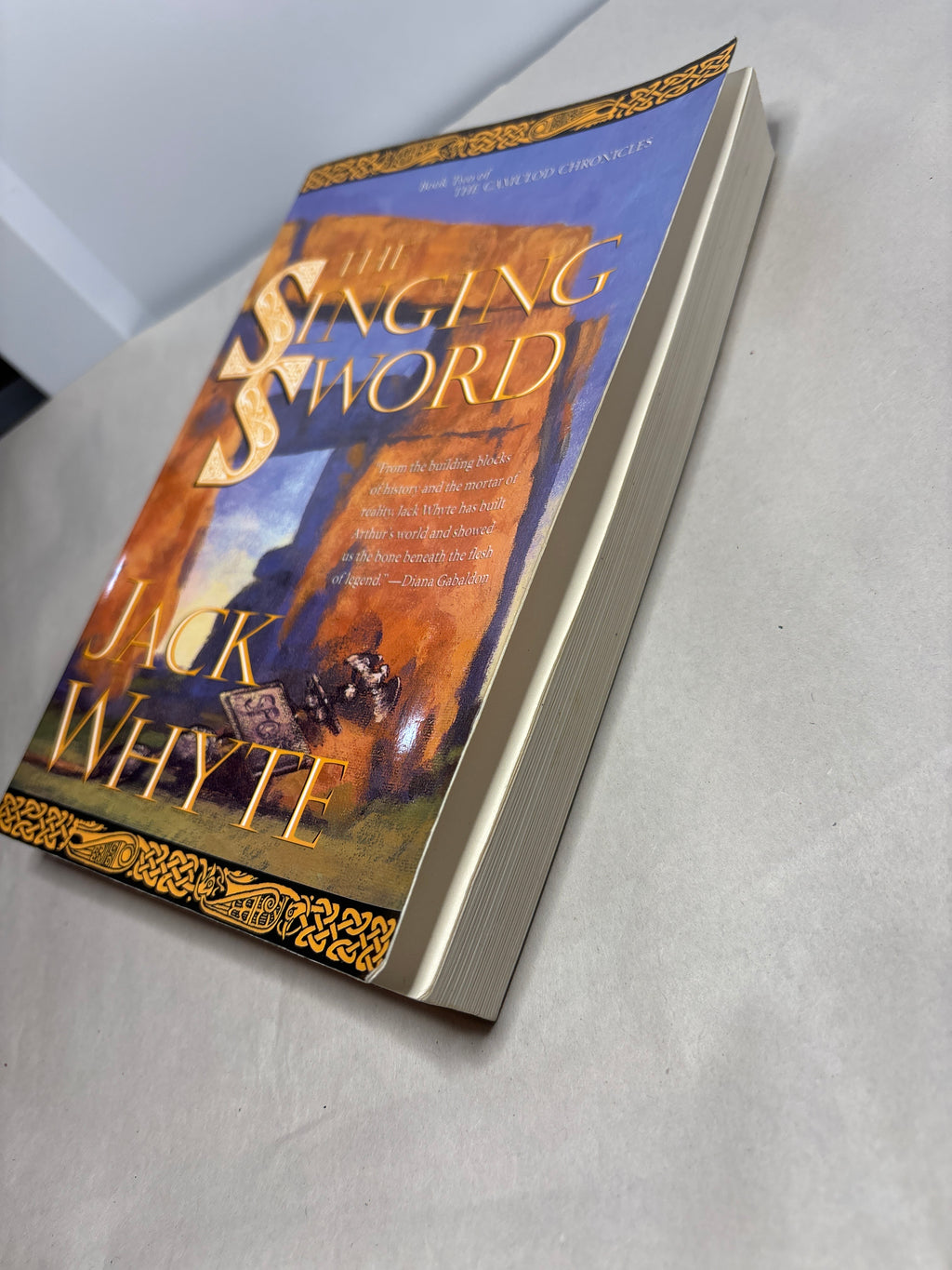 The Singing Sword by Jack Whyte (Arthur the Legend #2)
