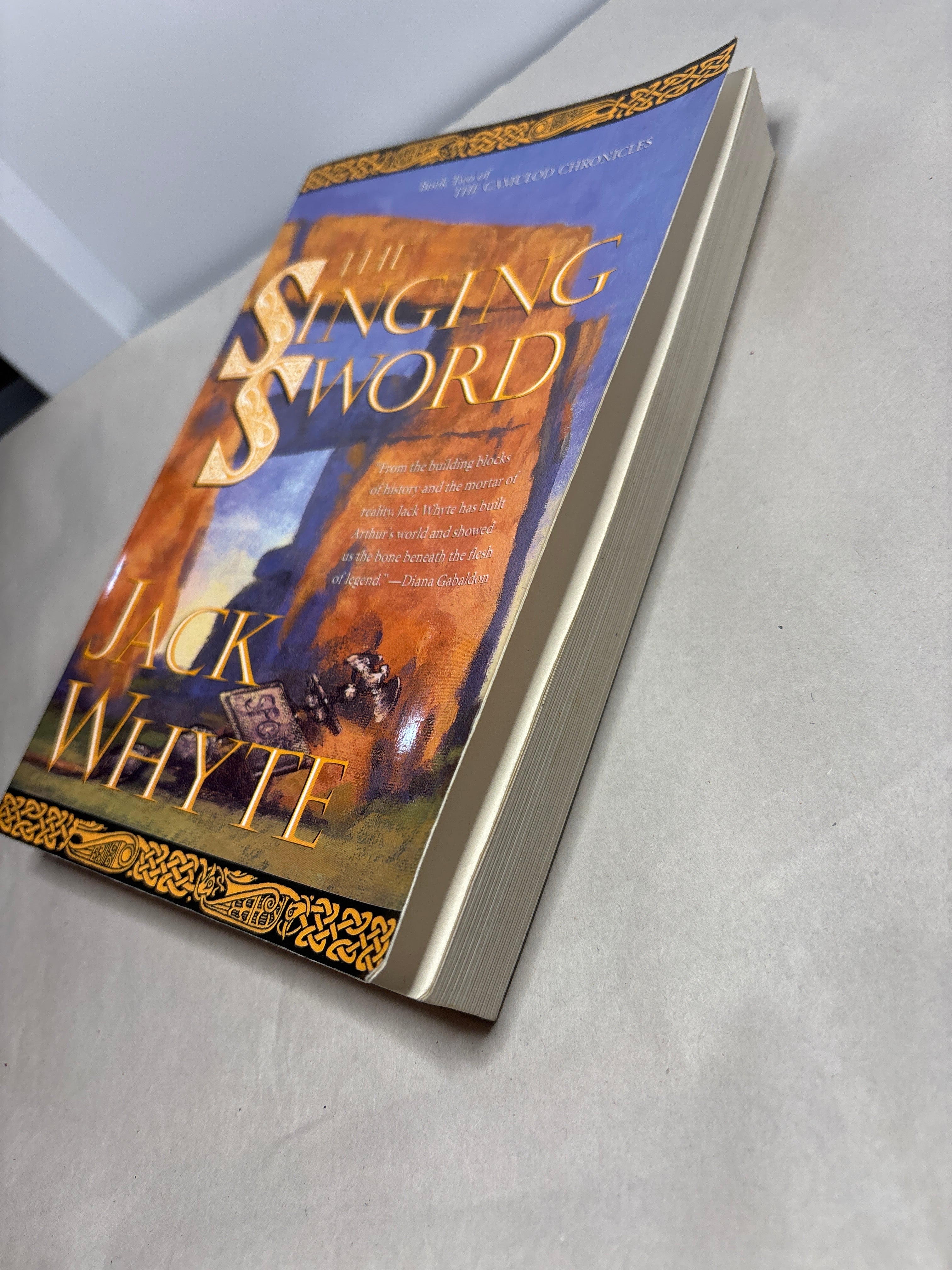 The Singing Sword by Jack Whyte (Arthur the Legend #2)
