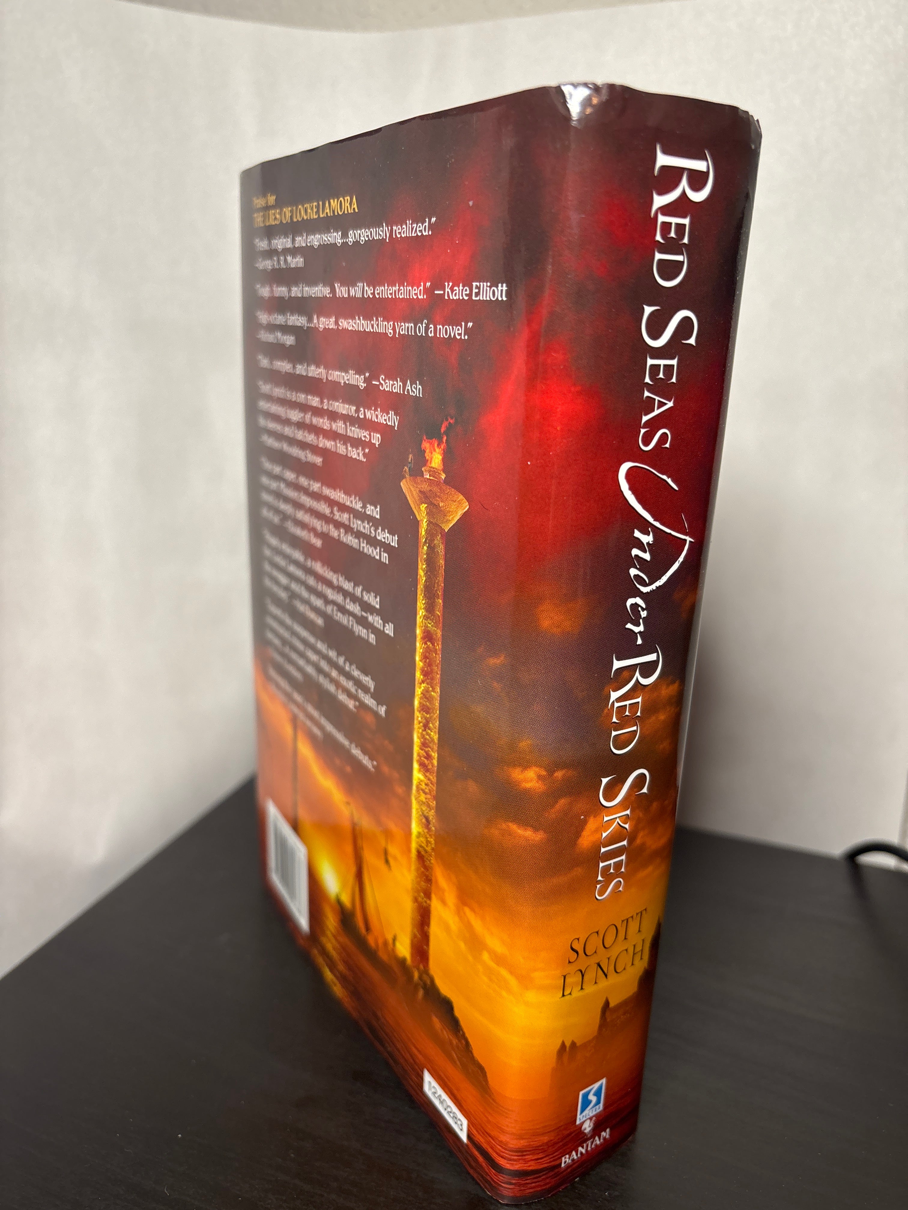 Red Seas Under Red Skies by Scott Lynch (Gentleman Bastard Series #2)