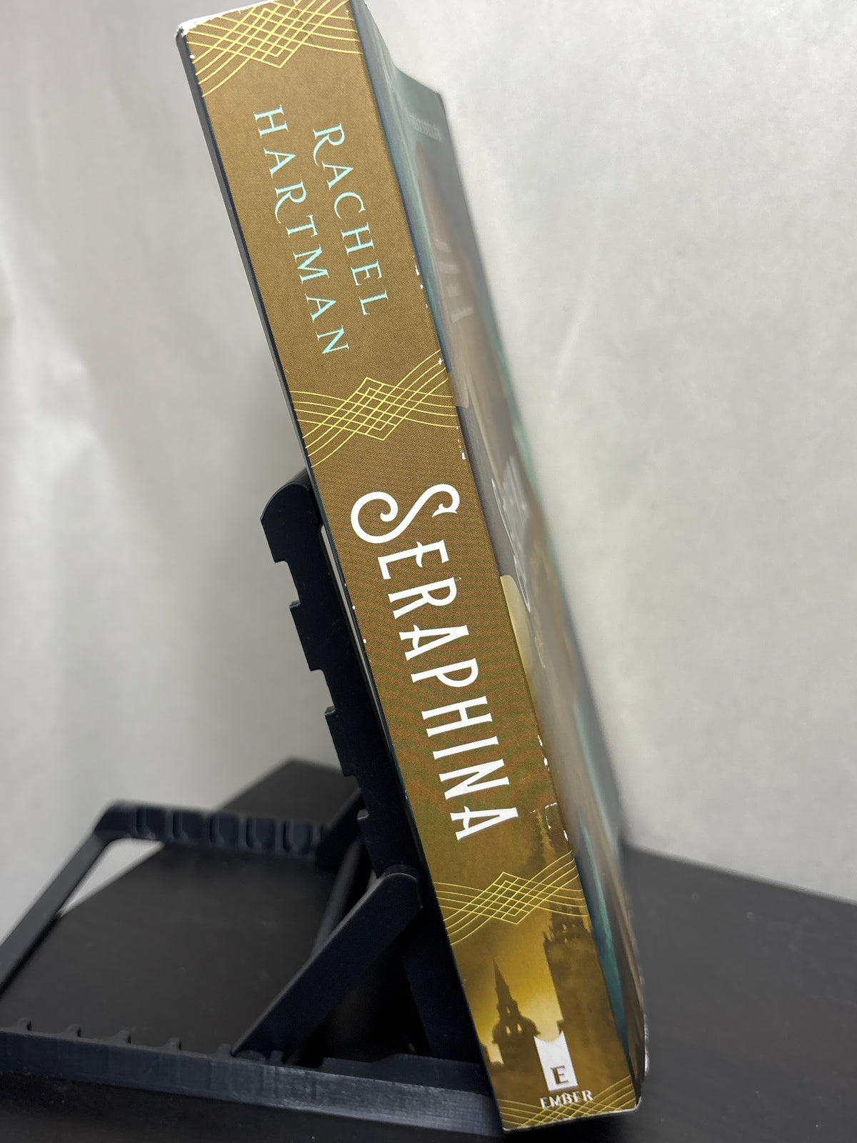 Seraphina by Rachel Hartman (Seraphina #1) | Young Adult Fantasy