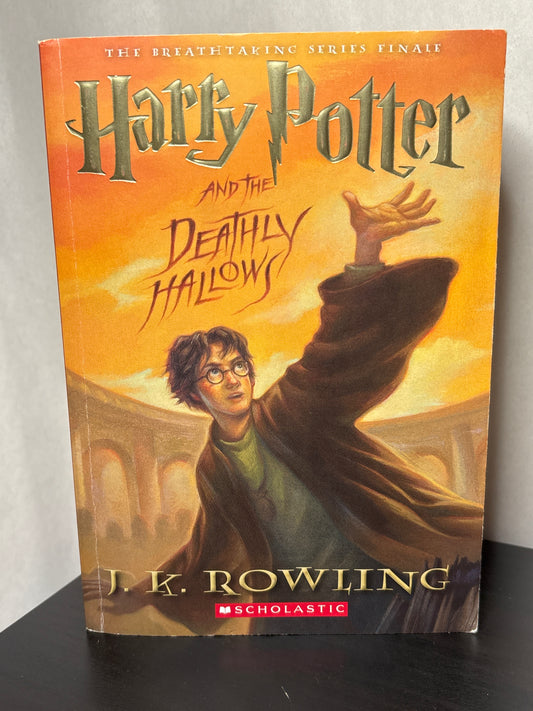 Harry Potter and the Deathly Hallows by J.K. Rowling (Harry Potter #7)