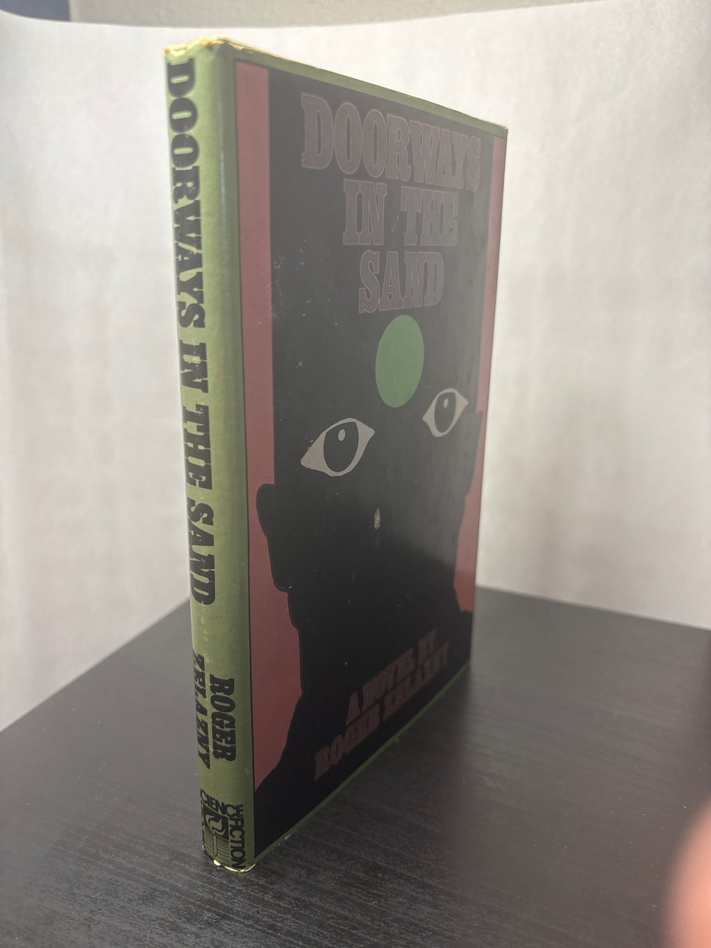 Doorways in The Sand by Roger Zelazny