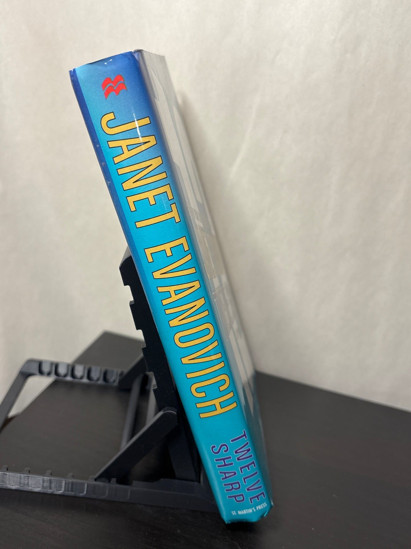 Twelve Sharp by Janet Evanovich (Stephanie Plum #12) | Humorous Mystery