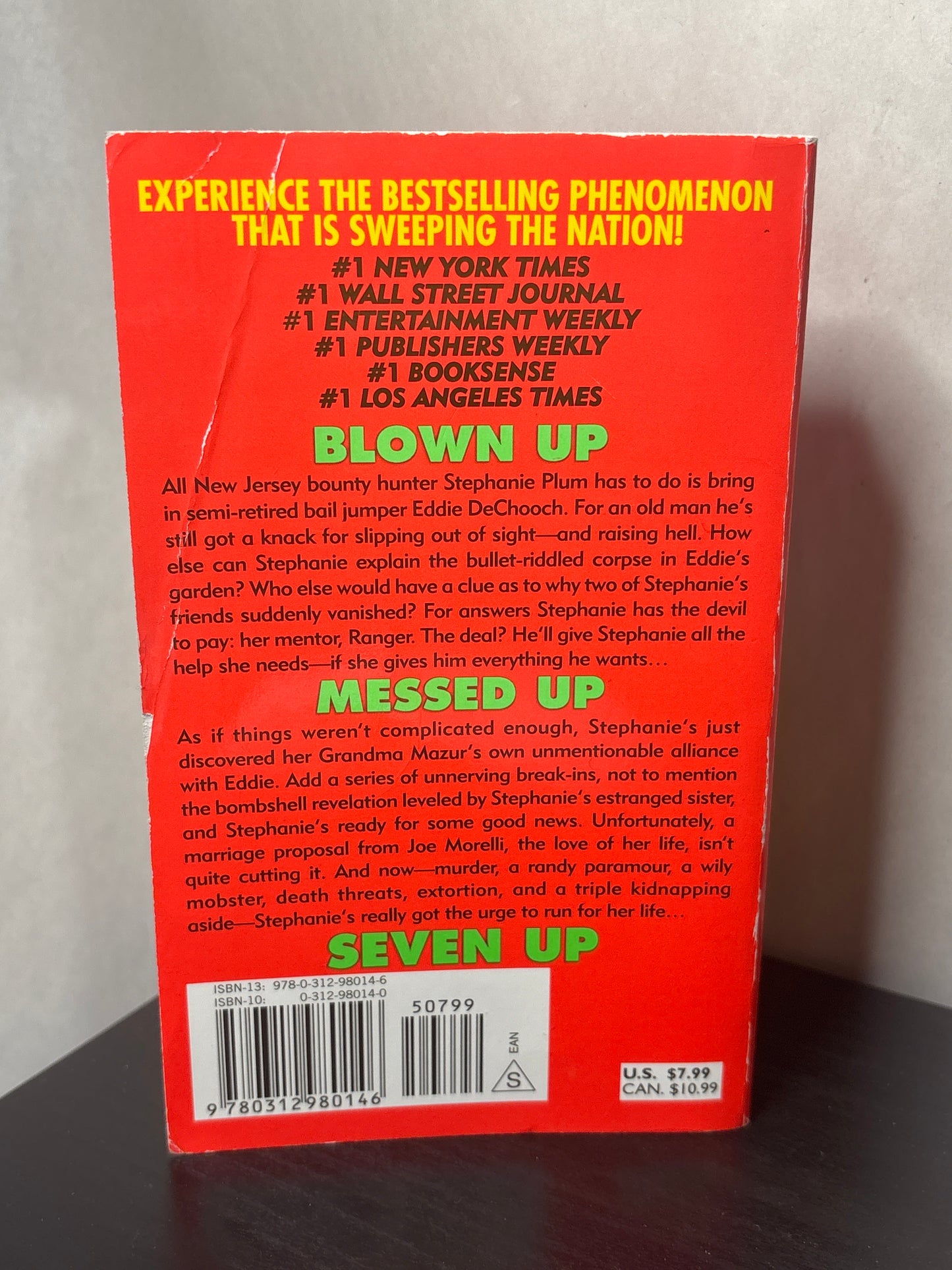 Seven Up: A Stephanie Plum Novel by Janet Evanovich (Stephanie Plum #7) | Humor/Mystery
