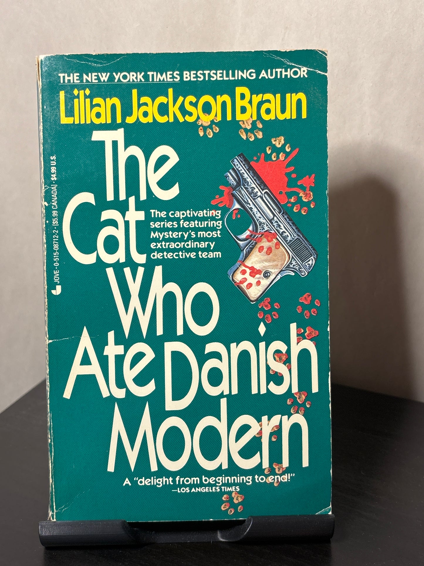 The Cat Who Ate Danish Modern by Lilian Jackson Braun (The Cat Who... #2) | Cozy Cat Mystery