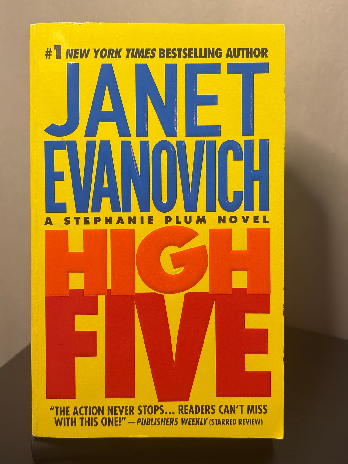 High Five by Janet Evanovich (Stephanie Plum #5) | Humorous Mystery