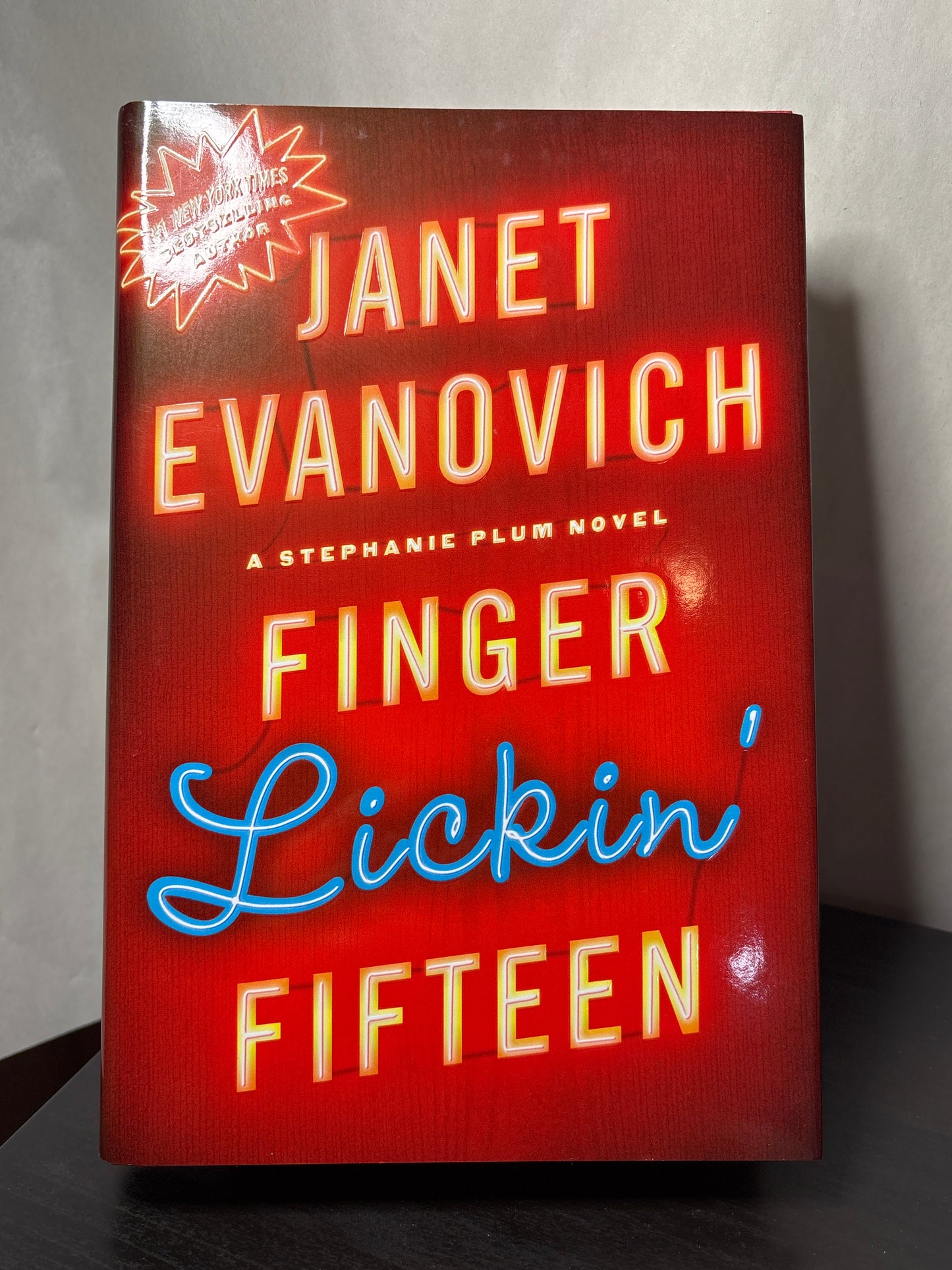 Finger Lickin' Fifteen by Janet Evanovich (Stephanie Plum #15) | Mystery