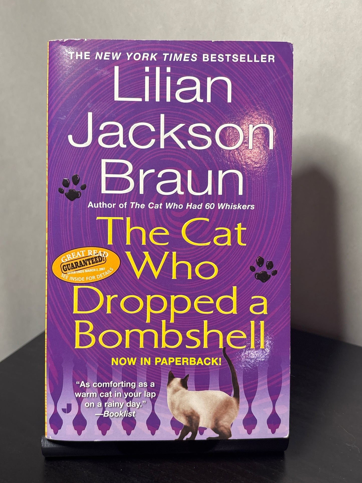 The Cat Who Dropped a Bombshell by Lilian Jackson Braun (The Cat Who... #28) | Cozy Cat Mystery