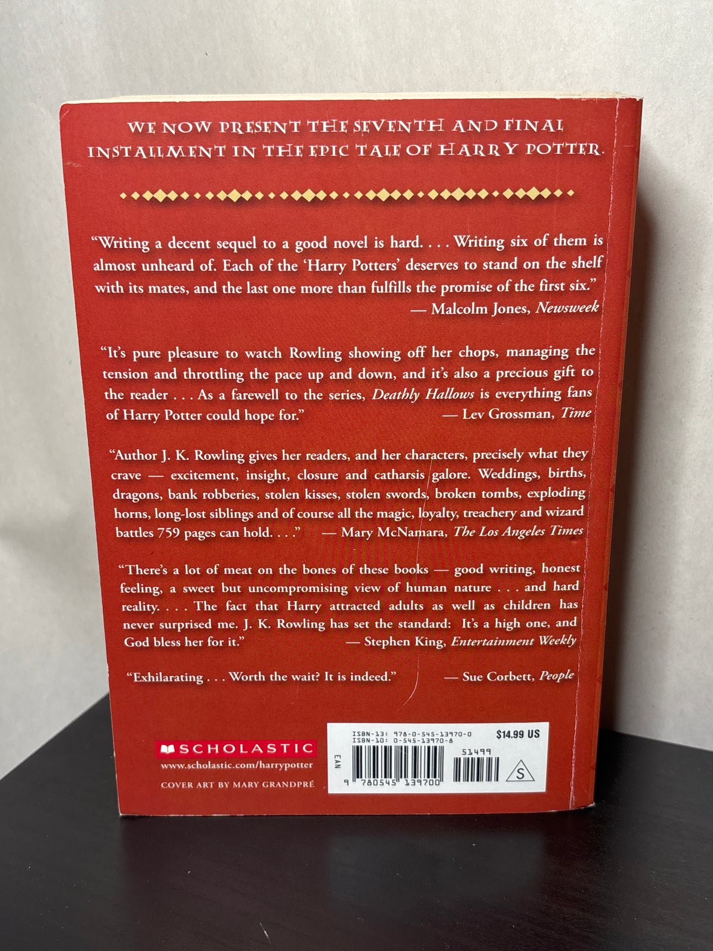 Harry Potter and the Deathly Hallows by J.K. Rowling (Harry Potter #7)