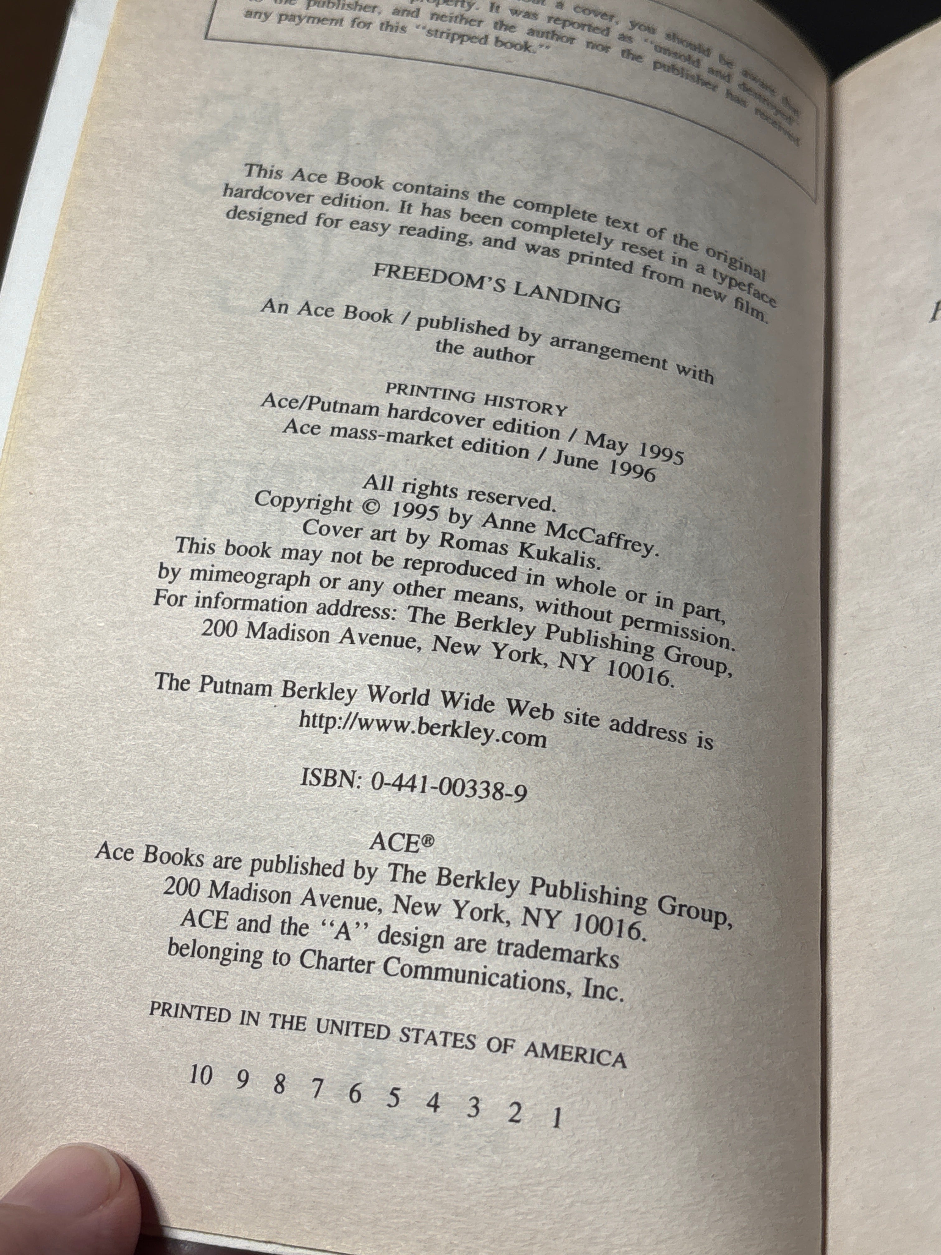 Freedom's Landing by Anne MCCaffrey (Catteni #1)