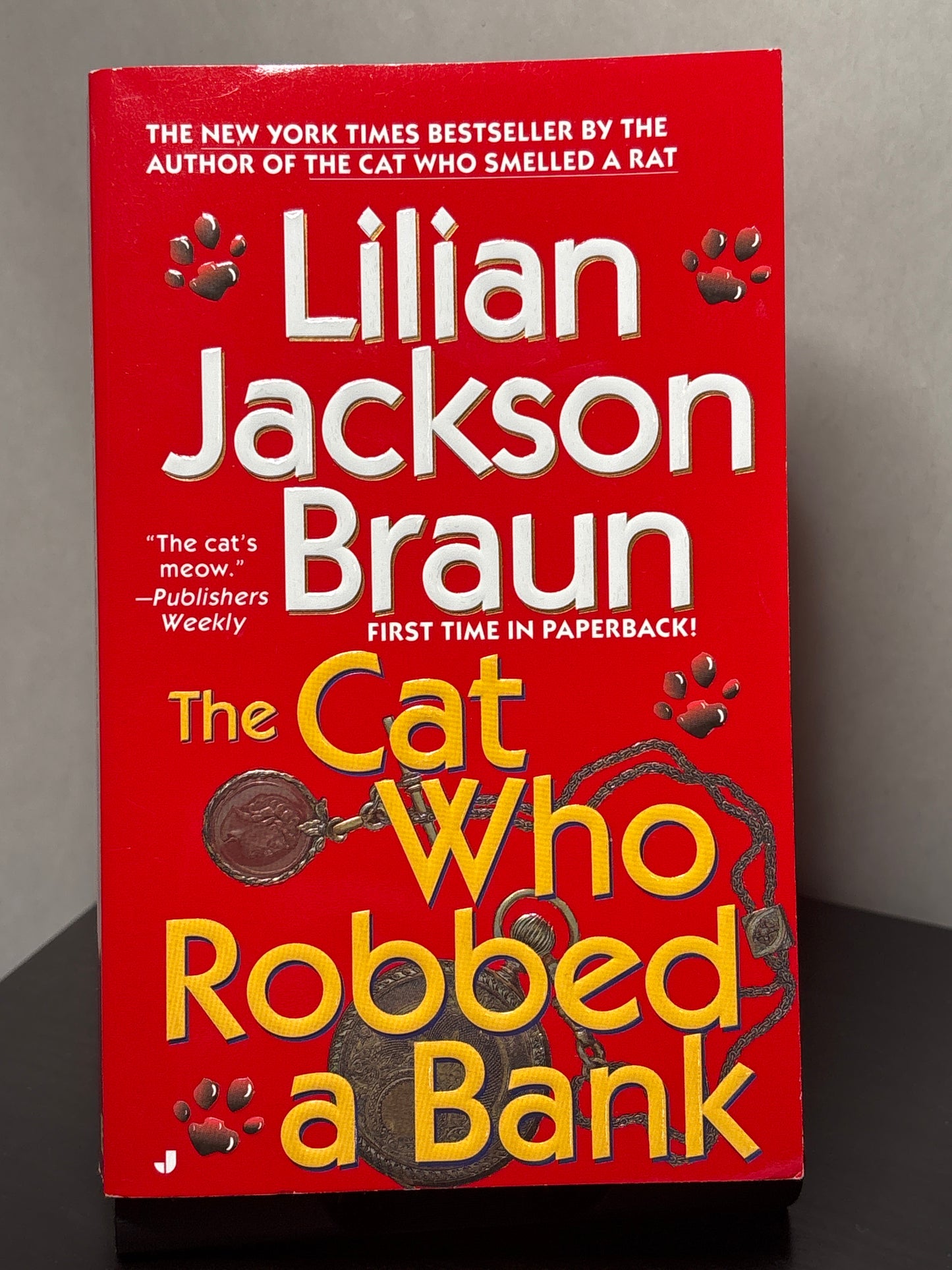 The Cat Who Robbed a Bank by Lilian Jackson Braun (The Cat Who... #22) | Cozy Cat Mystery