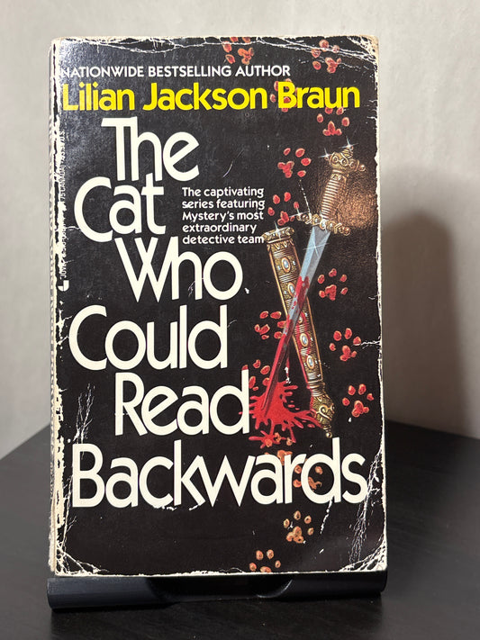 The Cat Who Could Read Backwards by Lilian Jackson Braun (The Cat Who... #1) | Cozy Cat Mystery