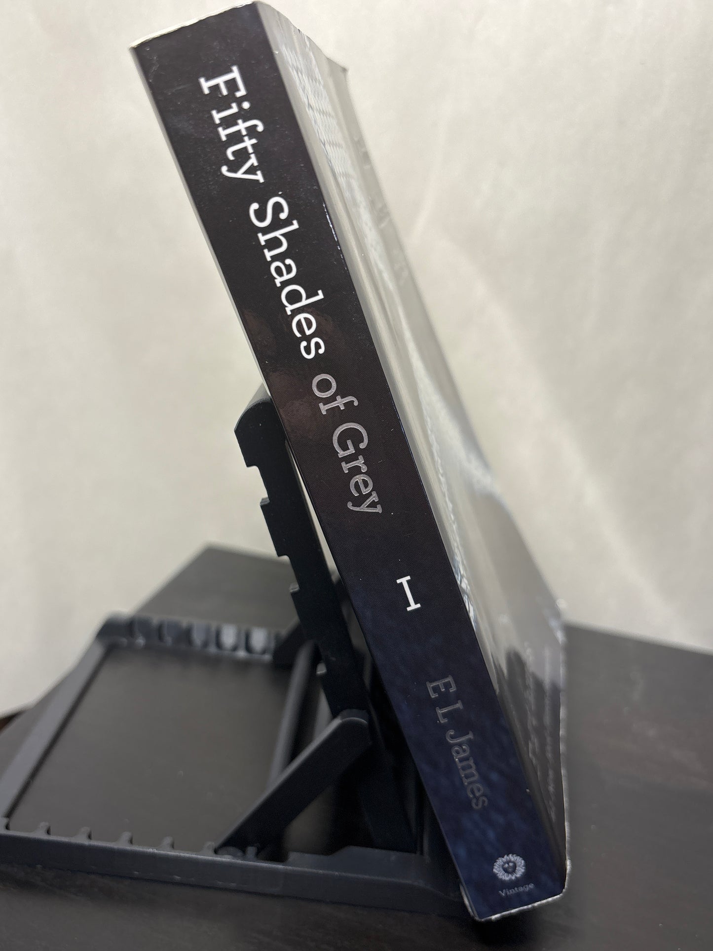 Fifty Shades of Grey by E.L. James (Fifty Shades #1) | Erotica Romance