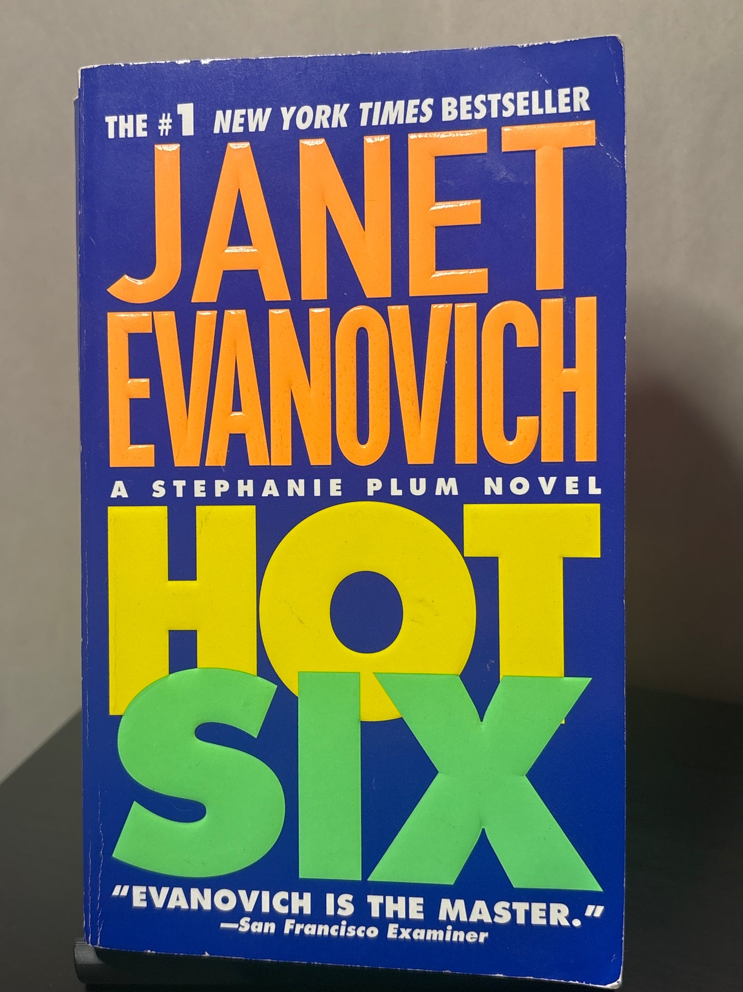 Hot Six by Janet Evanovich (Stephanie Plum #6) | Humorous Mystery