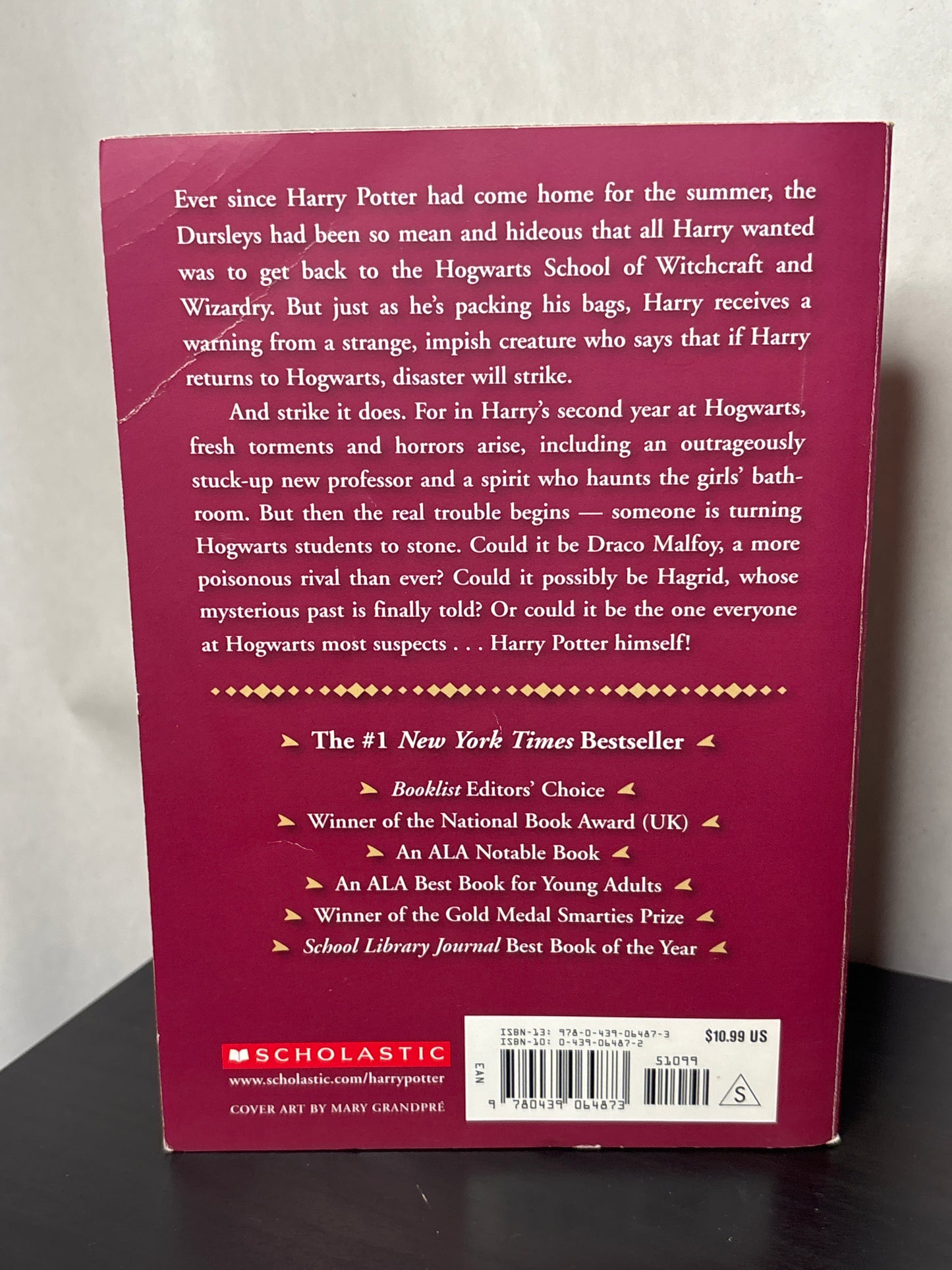 Harry Potter and the Chamber of Secrets by J.K. Rowling (Harry Potter #2)