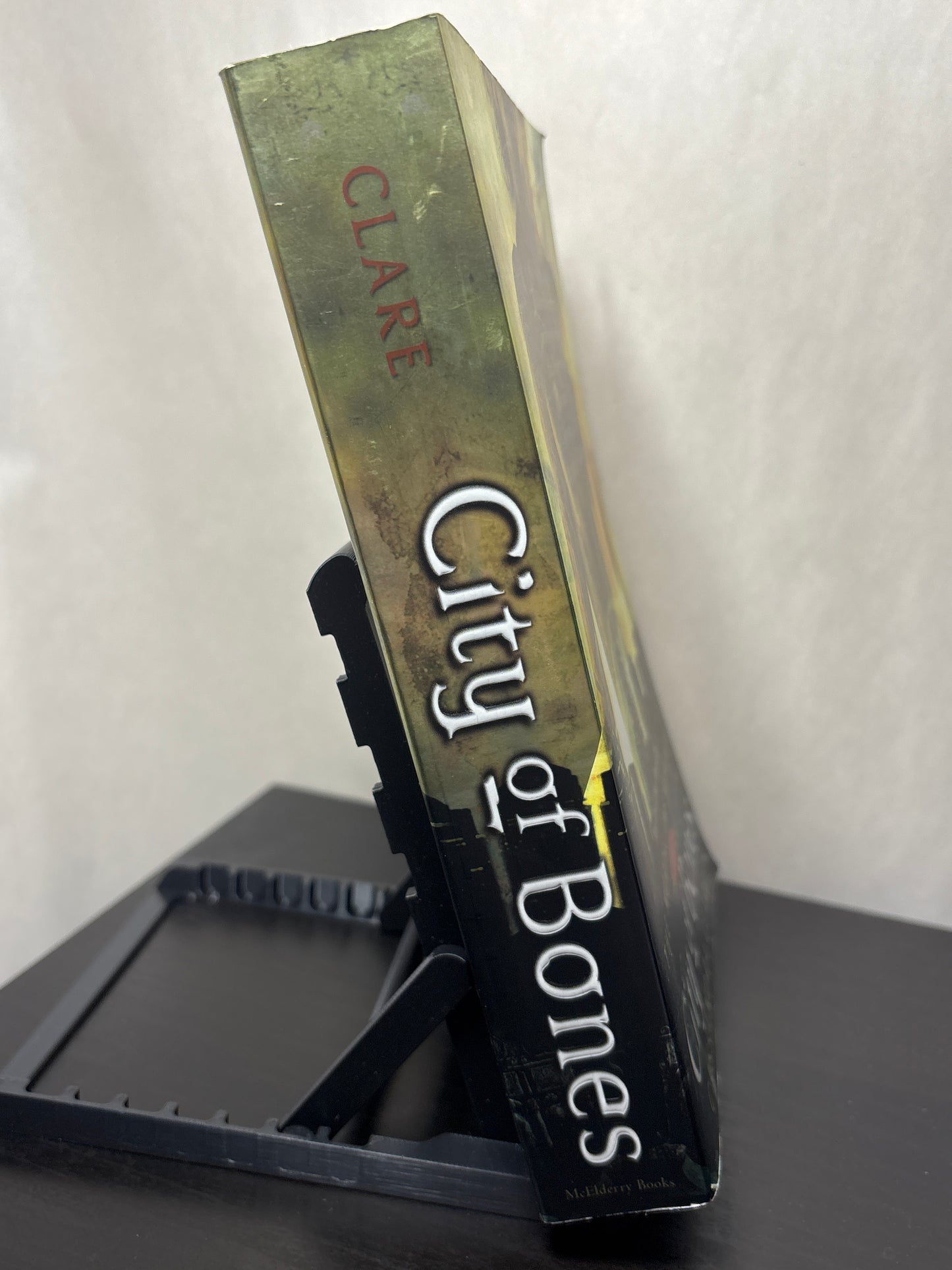 City of Bones by Cassandra Clare (The Mortal Instruments #1) | Young Adult Fantasy