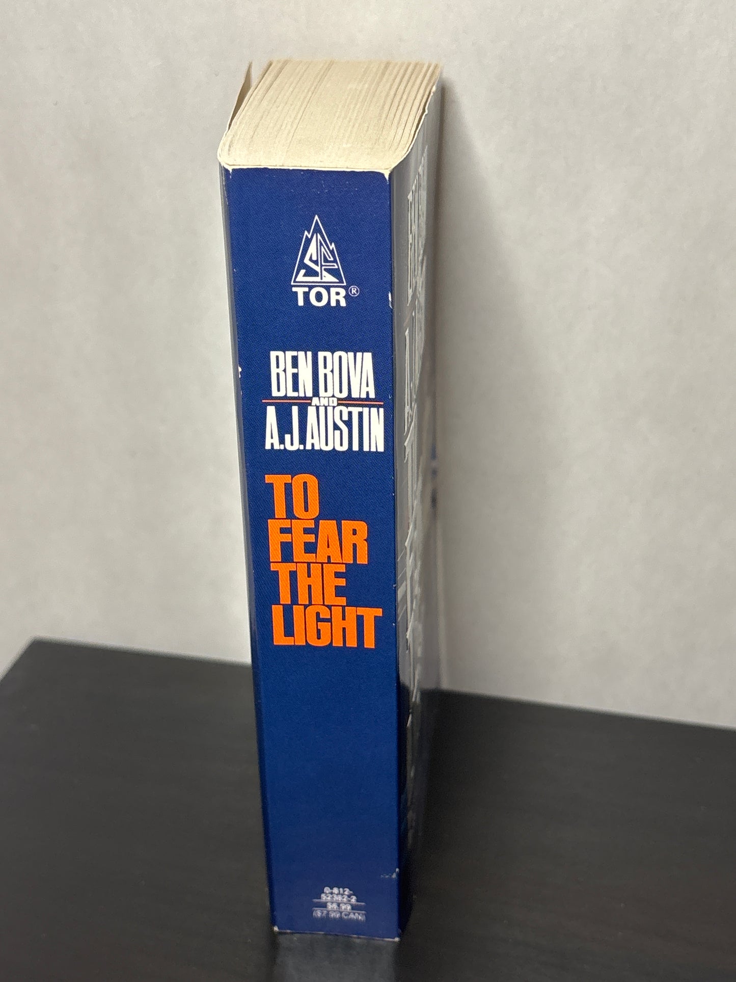 To Fear the Light by Ben Bon and A.J. Austin (To Save the Sun #2) |  Classic Sci-Fi