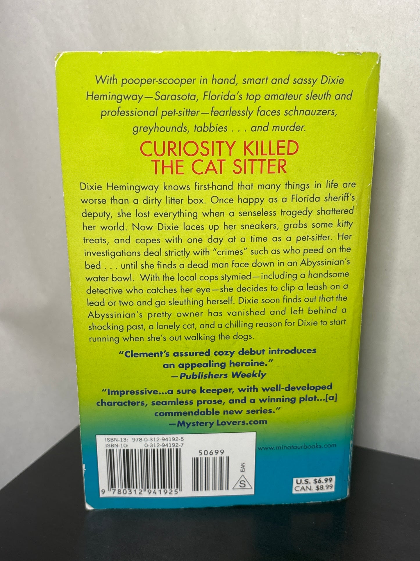Curiosity Killed the Cat Sitter by Blaize Clement (A Dixie Hemingway Mystery #1)