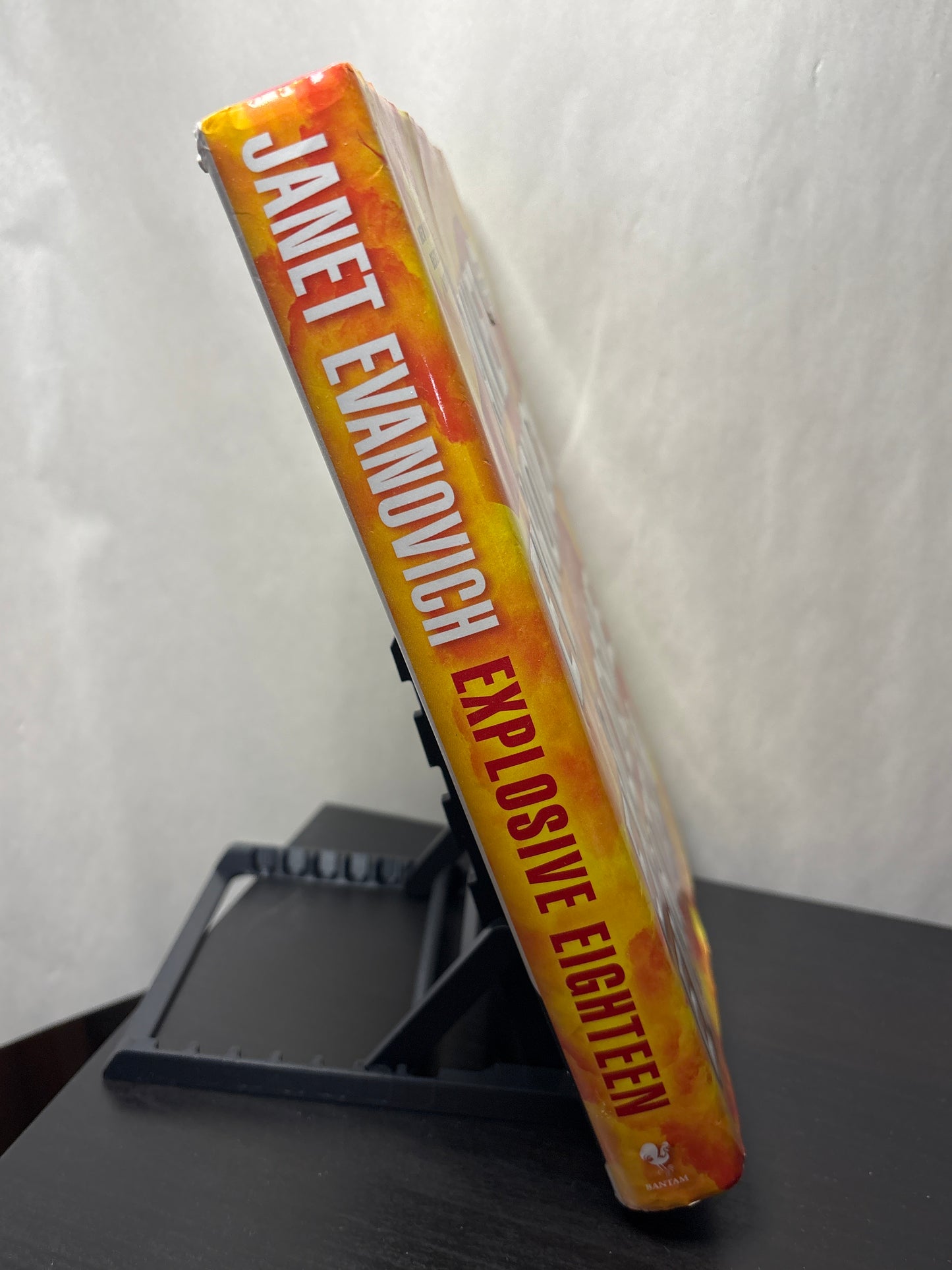 Explosive Eighteen by Janet Evanovich (Stephanie Plum #18) | Mystery