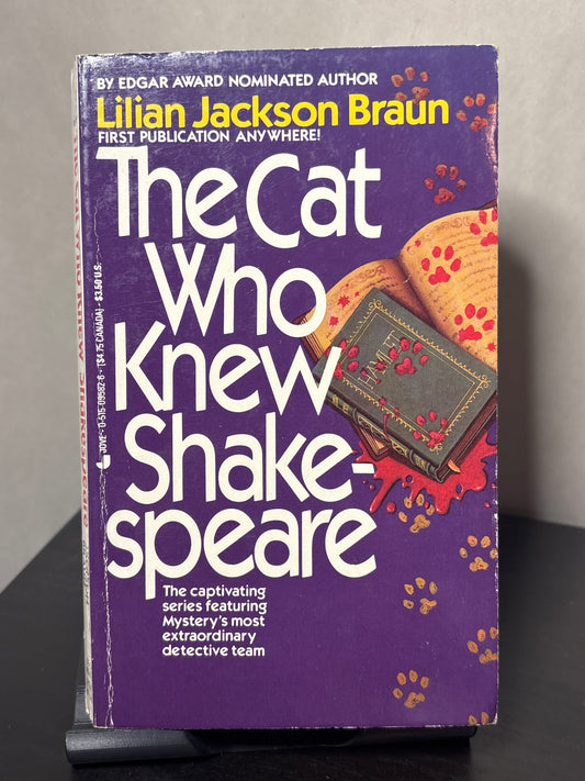 The Cat Who Knew Shakespeare by Lilian Jackson Braun (The Cat Who... #7) | Cozy Cat Mystery