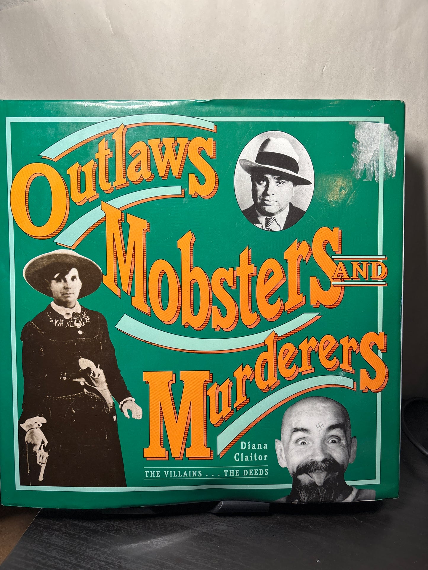 Outlaws, Mobsters, and Murders by Diana Claitor | History