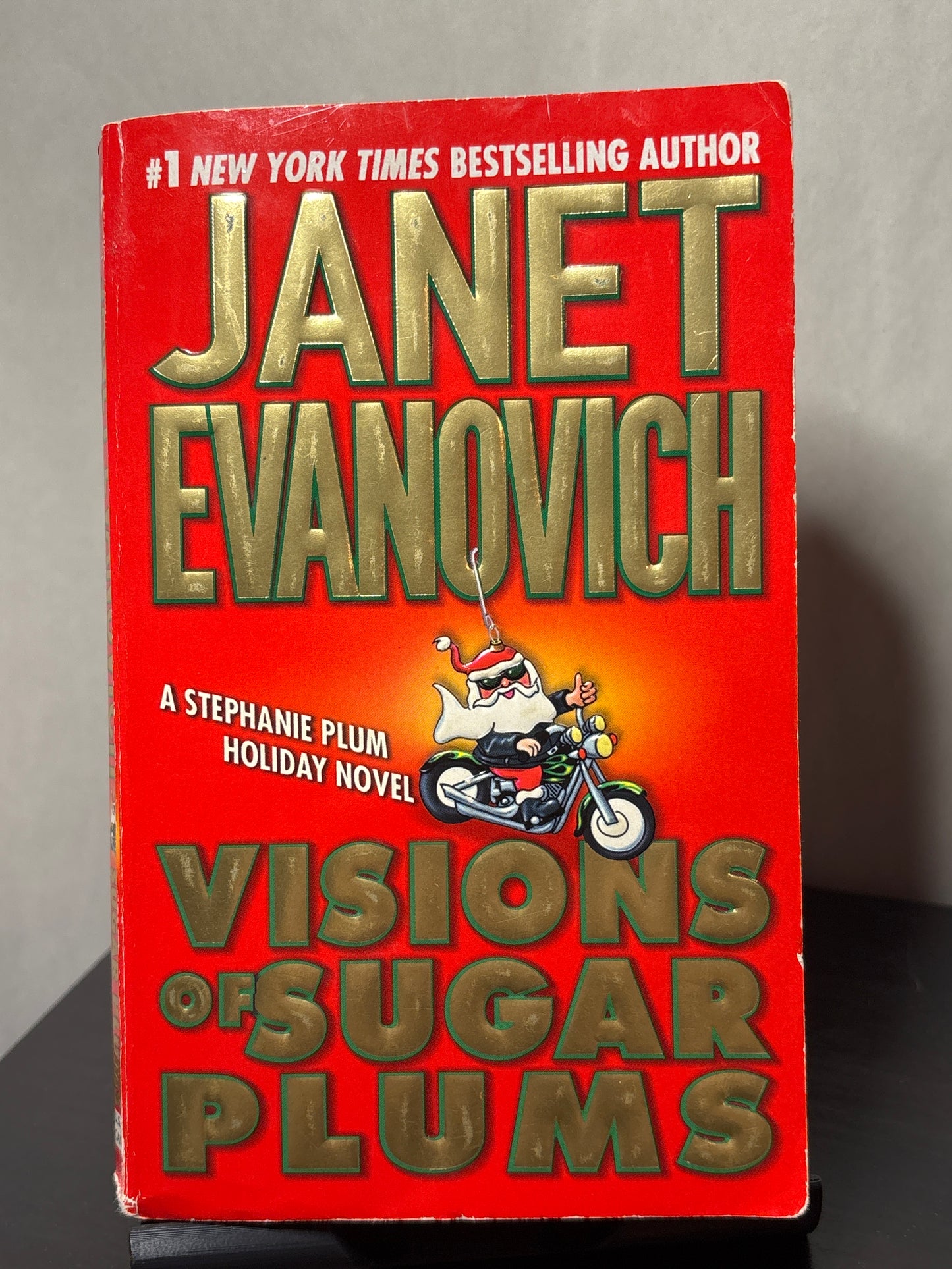 Visions of Sugar Plums by Janet Evanovich (Stephanie Plum #8.5) | Humorous Mystery