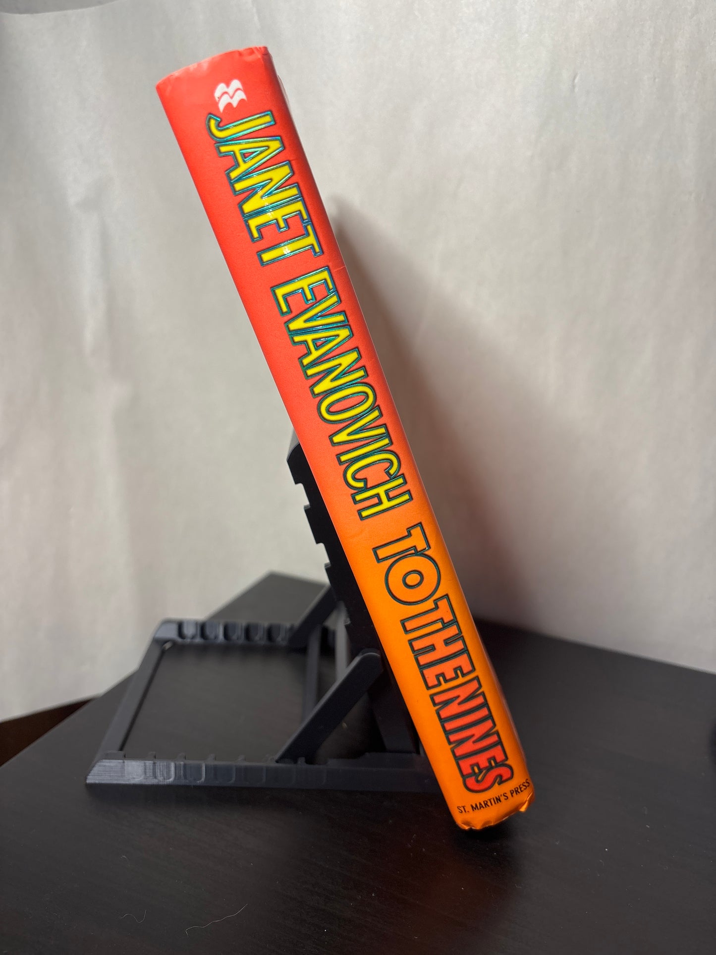 To The Nines by Janet Evanovich (Stephanie Plum #9) | Humorous Mystery