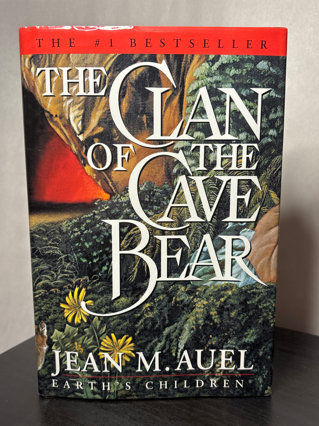 The Clan of the Cave Bear by Jean M. Auel (Earth's Children #1)