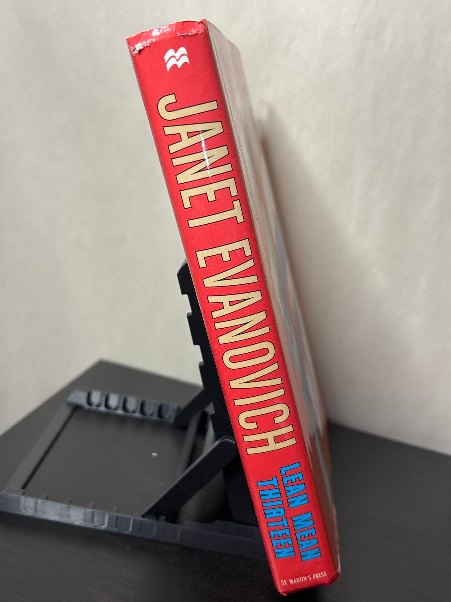 Lean Mean Thirteen by Janet Evanovich (Stephanie Plum #13) | Humorous Mystery